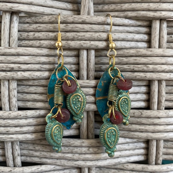 $5 ADD ON - Vintage inspired dangly earrings - Picture 1 of 5